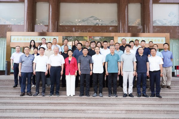 城市新能源公交車動(dòng)力電池系統(tǒng)超保更換技術(shù)規(guī)范專家評(píng)審會(huì)在京圓滿舉行