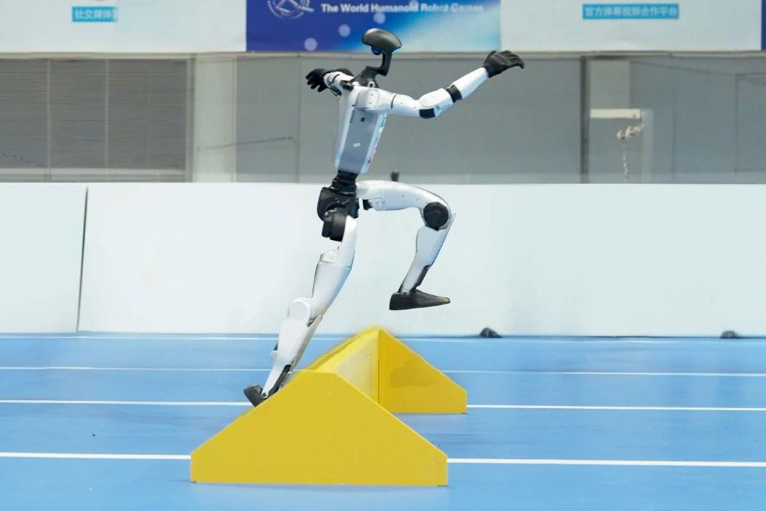 人形機器人將“反超”人類?別盯固態(tài)電池了,還有新風口!