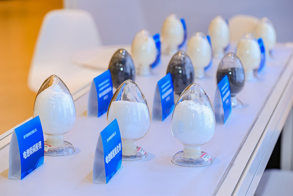 10萬(wàn)元/噸!碳酸鋰價(jià)格關(guān)鍵節(jié)點(diǎn)再現(xiàn),上市公司忙鎖單!