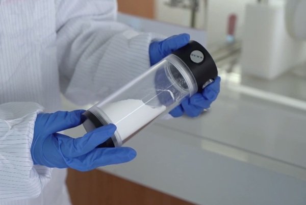 國內(nèi)已建成首條大容量全固態(tài)電池產(chǎn)線！電車?yán)m(xù)航有望突破1000公里