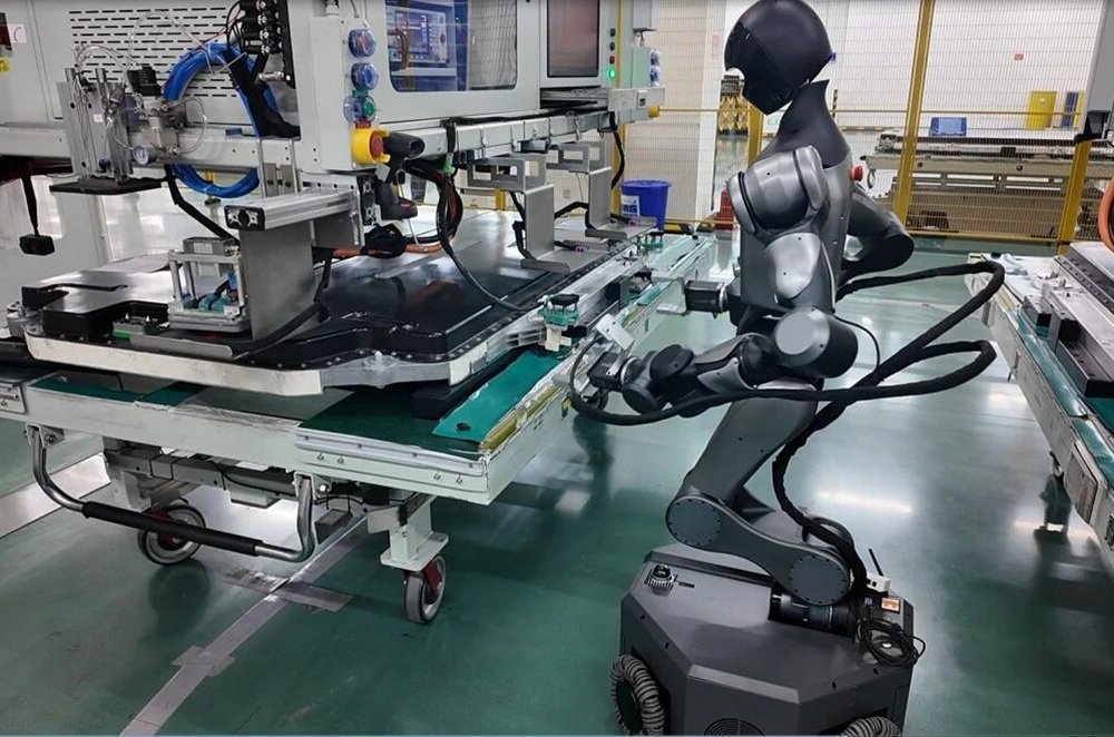 全球首條！具身智能機器人在寧德時代電池產線實現規模化落地