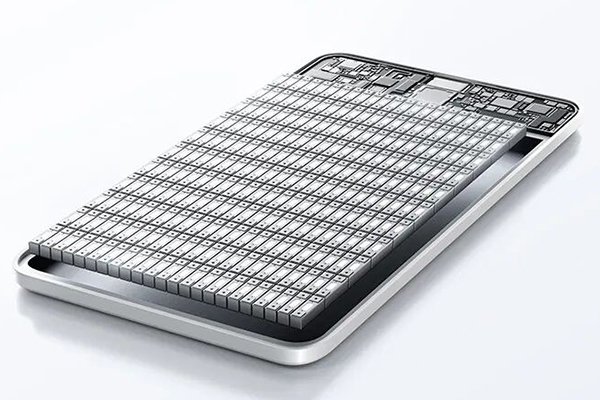 引領(lǐng)安全新紀(jì)元！豪鵬科技“軟甲固電”技術(shù)賦能移速小盾芯充電寶