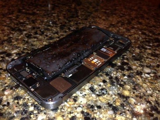 蘋果：iPhone5s電池冒煙爆炸是誰惹得禍？
