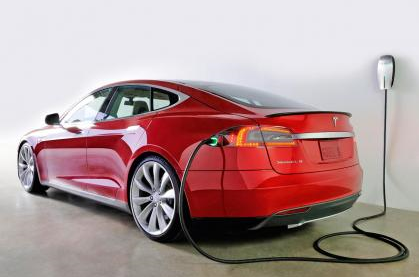 特斯拉CEO：研究高能電池 不看好自動駕駛