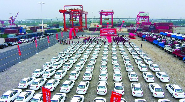 創(chuàng)新贏得發(fā)展先機(jī) 首批江淮純電動車啟運(yùn)美國