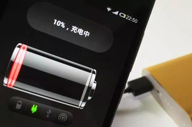 23歲女子邊充電邊玩手機 手機爆炸胸部燒焦身亡 23歲女子邊充電邊玩手機 手機爆炸胸部燒焦身亡