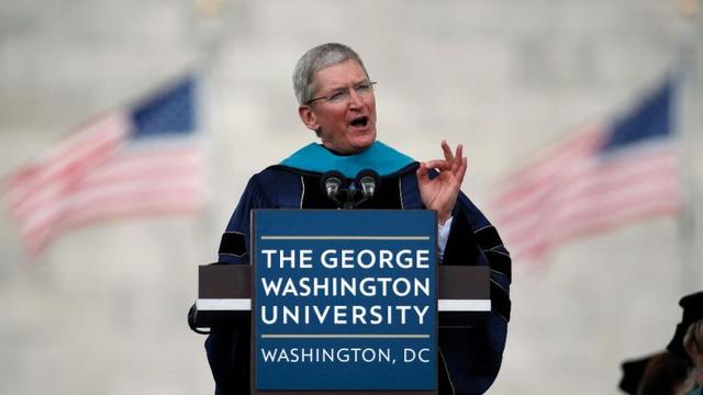 庫克畢業(yè)典禮演講:喬布斯讓我學會質疑一切 庫克畢業(yè)典禮演講:喬布斯讓我學會質疑一切