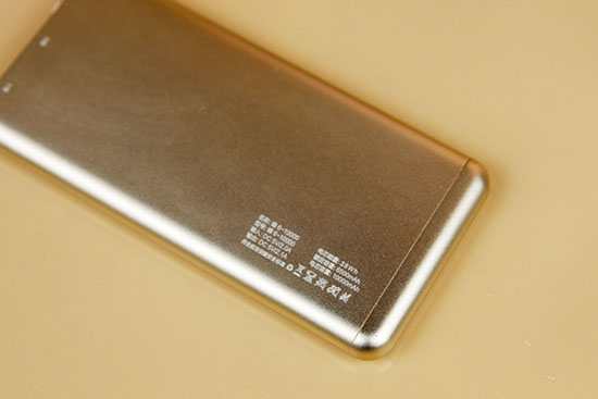 用了又用iPhone專用充電寶 電小二鋒6新品評測 用了又用iPhone專用充電寶 電小二鋒6新品評測