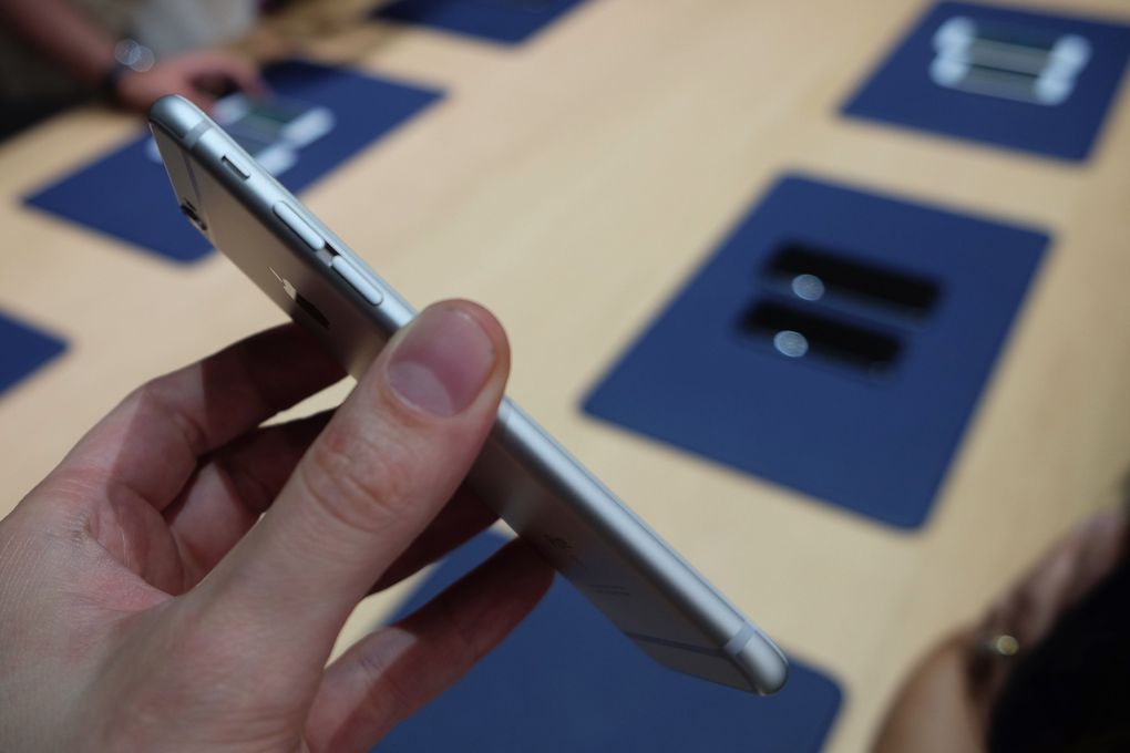 蘋果iPhone 6s高清上手圖:和iPhone 6基本一樣 蘋果iPhone 6s高清上手圖:和iPhone 6基本一樣