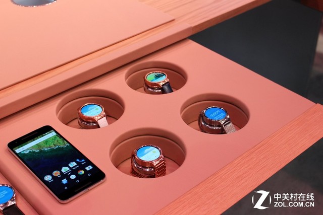 盡顯奢華 華為發布女士款HUAWEI WATCH 