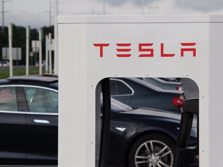 為了實現盈利,特斯拉在2016年還要“燒”15億美元 為了實現盈利,特斯拉在2016年還要“燒”15億美元