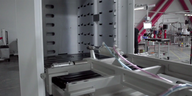 大家來(lái)看 特斯拉Gigafactory內(nèi)部圖曝光