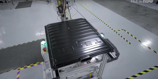 大家來(lái)看 特斯拉Gigafactory內(nèi)部圖曝光