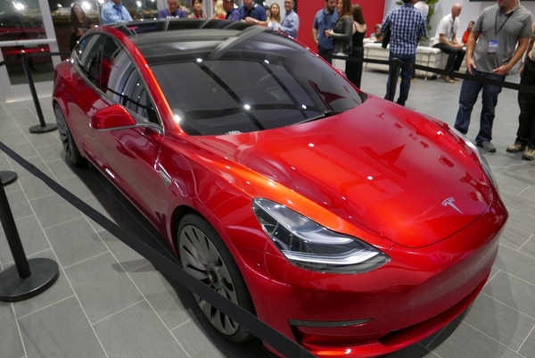 親歷特斯拉Gigafactory超級(jí)工廠開(kāi)幕