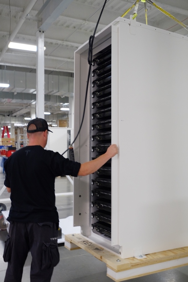 親歷特斯拉Gigafactory超級工廠開幕