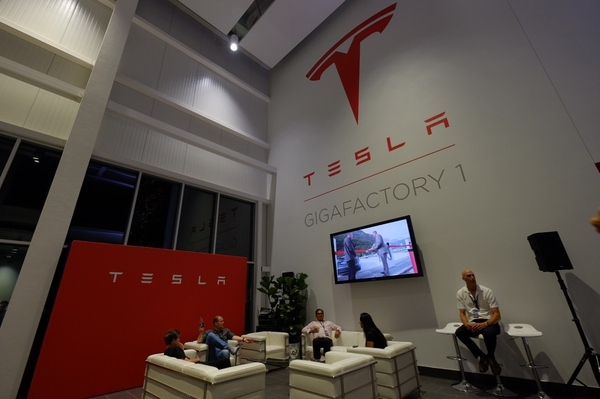 親歷特斯拉Gigafactory超級(jí)工廠開(kāi)幕