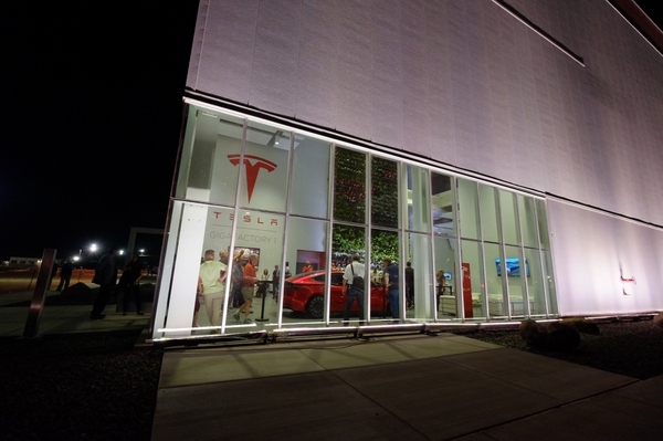 親歷特斯拉Gigafactory超級(jí)工廠開(kāi)幕