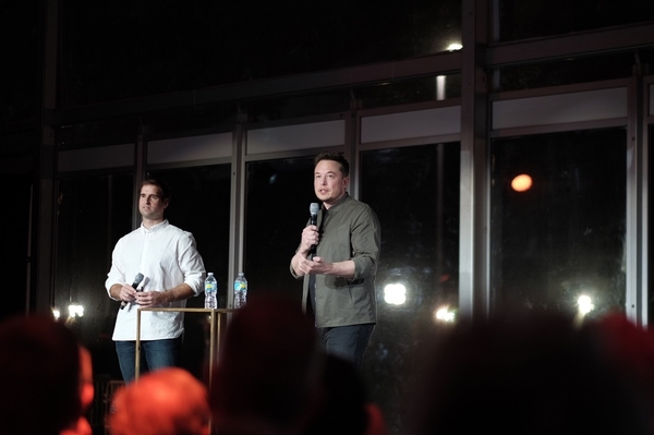 親歷特斯拉Gigafactory超級(jí)工廠開(kāi)幕