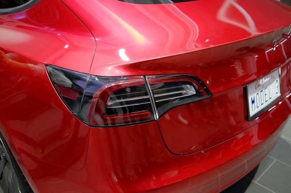 親歷特斯拉Gigafactory超級(jí)工廠開(kāi)幕