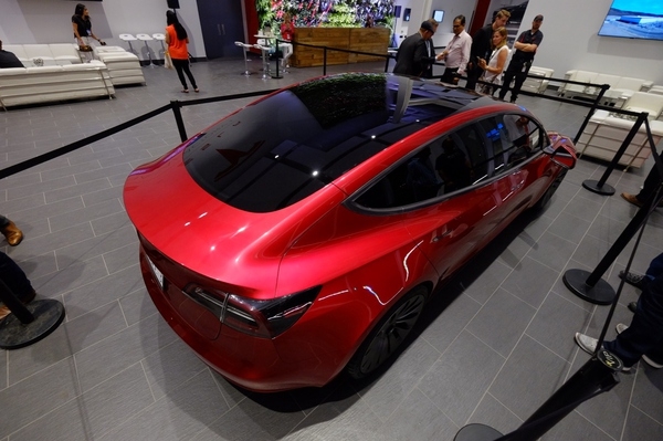 親歷特斯拉Gigafactory超級(jí)工廠開(kāi)幕