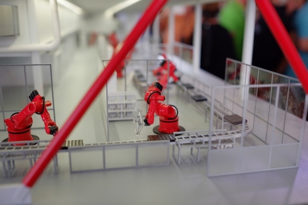 親歷特斯拉Gigafactory超級(jí)工廠開(kāi)幕