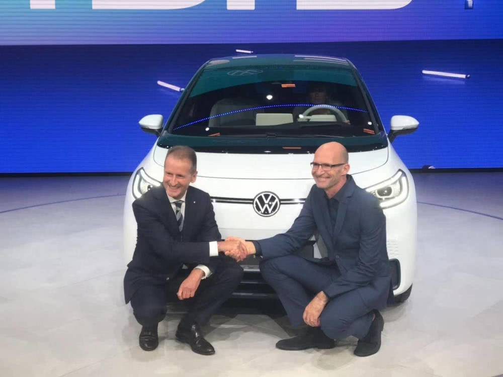 固態電池“中場戰事”：豐田向左，大眾向右？