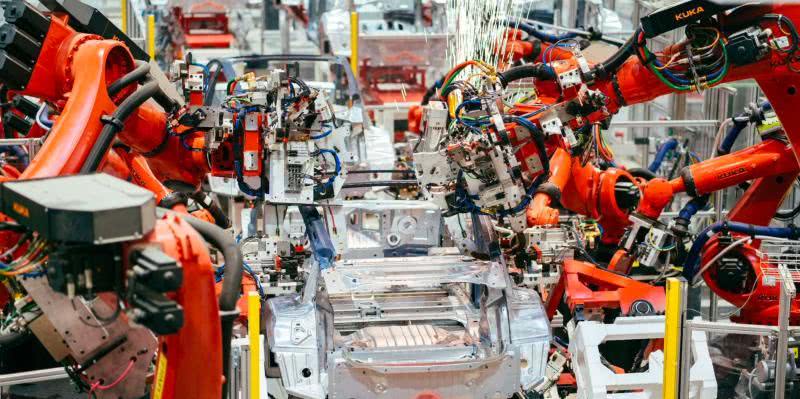 上海特斯拉超級工廠全面恢復生產 新車源源不斷拉出廠區 上海特斯拉超級工廠全面恢復生產 新車源源不斷拉出廠區