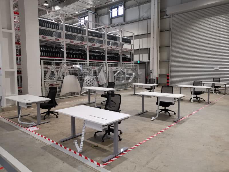 上海特斯拉超級工廠全面恢復生產 新車源源不斷拉出廠區 上海特斯拉超級工廠全面恢復生產 新車源源不斷拉出廠區