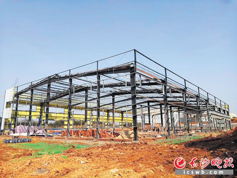 長(zhǎng)沙寧鄉(xiāng):鵬博新材料投資4億磷酸鐵鋰項(xiàng)目預(yù)計(jì)月底竣工 中邦陶粒項(xiàng)目8月調(diào)試運(yùn)行