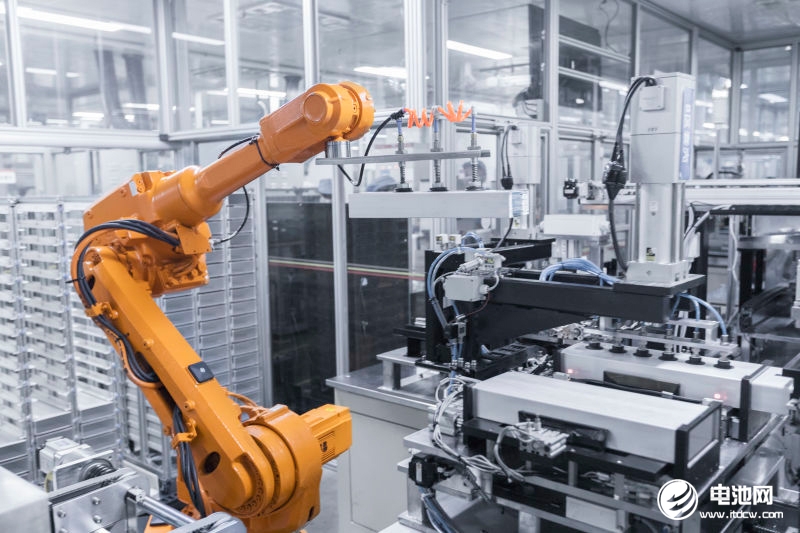 兩部門：更新車齡8年及以上新能源公交車及動(dòng)力電池