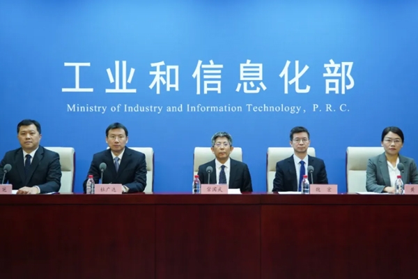 今年我國(guó)新材料產(chǎn)業(yè)總產(chǎn)值或超8萬億元 連續(xù)14年保持兩位數(shù)增長(zhǎng)