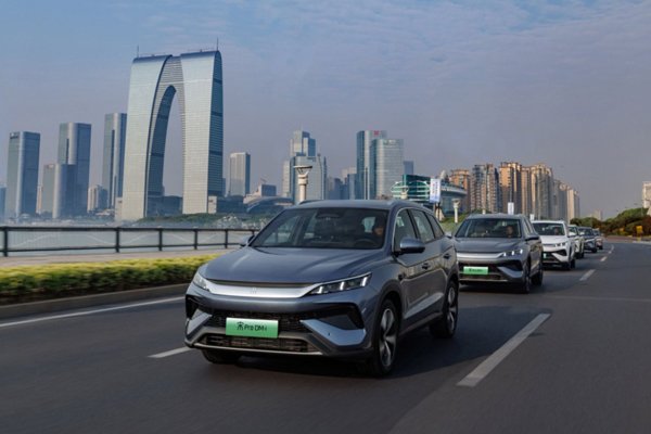 比亞迪王朝雙宋全系標(biāo)配智駕！限時(shí)補(bǔ)貼價(jià)8.98萬(wàn)起！