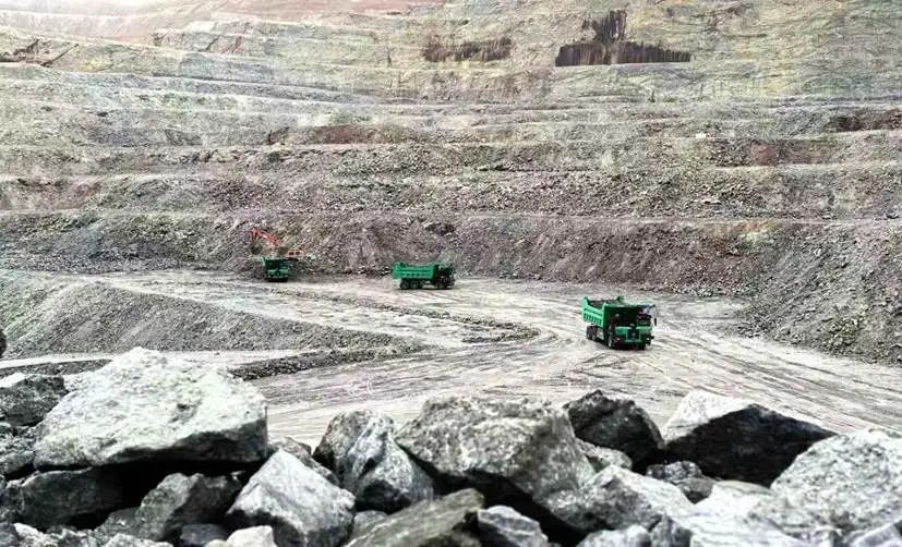 純電無人駕駛礦卡在金屬礦山作業 圖/易控智駕 純電無人駕駛礦卡在金屬礦山作業 圖/易控智駕