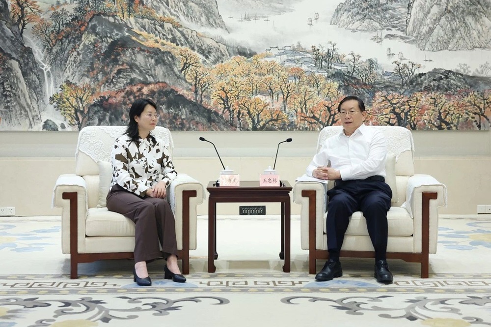 中創(chuàng)新航董事長(zhǎng)劉靜瑜拜訪湖北省委書記、省人大常委會(huì)主任王忠林 圖源：中創(chuàng)新航