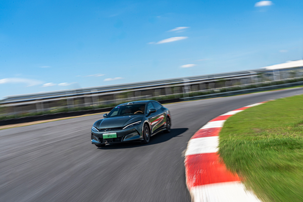 全民賽道集結(jié)！比亞迪全地形賽車(chē)場(chǎng)開(kāi)業(yè)，助力百萬(wàn)人下賽道！