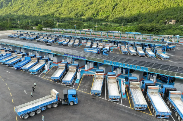 四川元啟星光重卡兆瓦超充站 四川元啟星光重卡兆瓦超充站