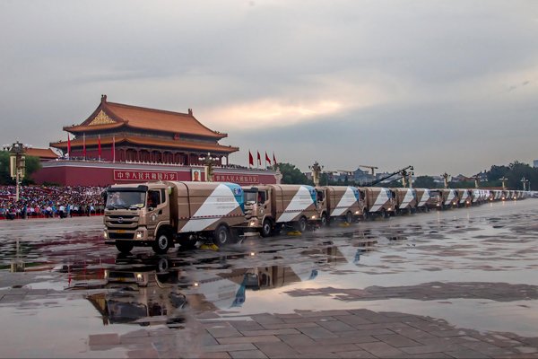 當(dāng)先鋒，打頭陣！比亞迪純電動(dòng)環(huán)衛(wèi)車護(hù)航九三閱兵