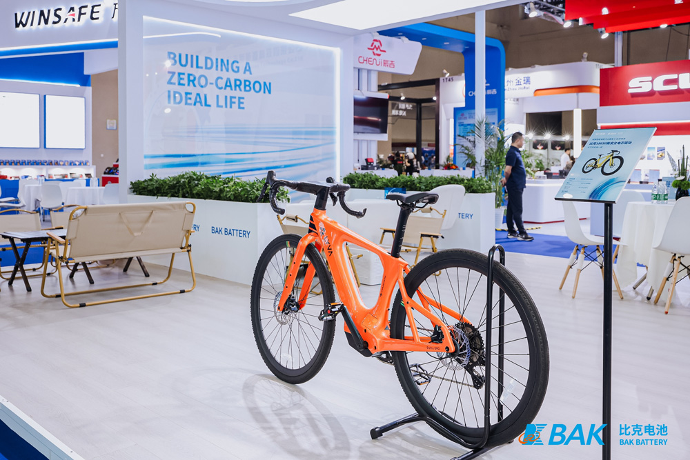 以“真安全+超經濟”雙引擎驅動 比克電池亮相摩博會 以“真安全+超經濟”雙引擎驅動 比克電池亮相摩博會
