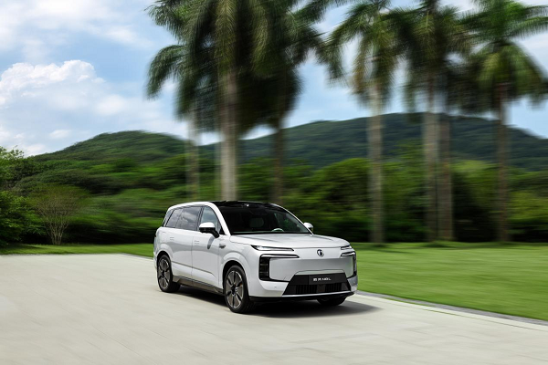 重塑大六座SUV市場新格局 騰勢N8L以31.98萬起正式開啟預售 重塑大六座SUV市場新格局 騰勢N8L以31.98萬起正式開啟預售