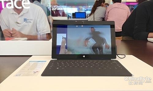 微軟Surface平板電腦上季度銷售收入翻番 