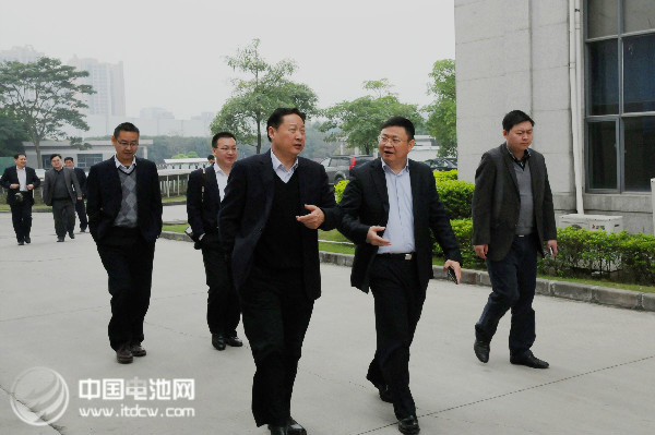 保利協鑫能源控股顧董一行拜訪廣東易事特