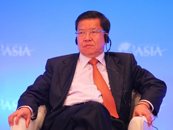 龍永圖：推廣新能源應(yīng)以公車帶動(dòng)私車消費(fèi)