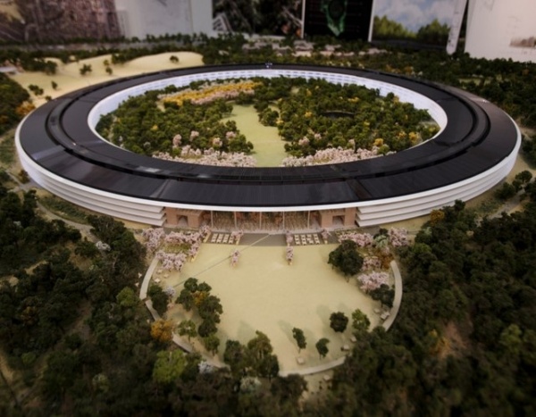 蘋果新總部園區最新航拍照片：“飛船”造型開始成形