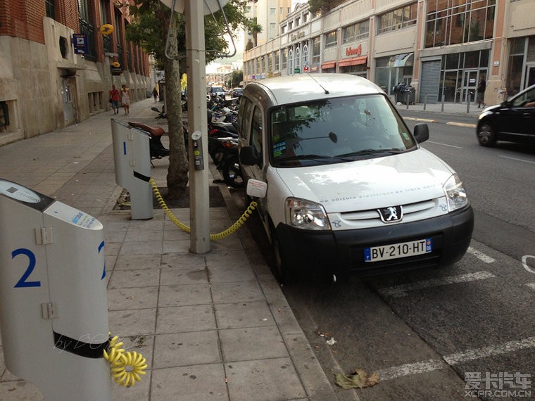 法國(guó)議會(huì)通過(guò)關(guān)于建立電動(dòng)汽車充電站法案