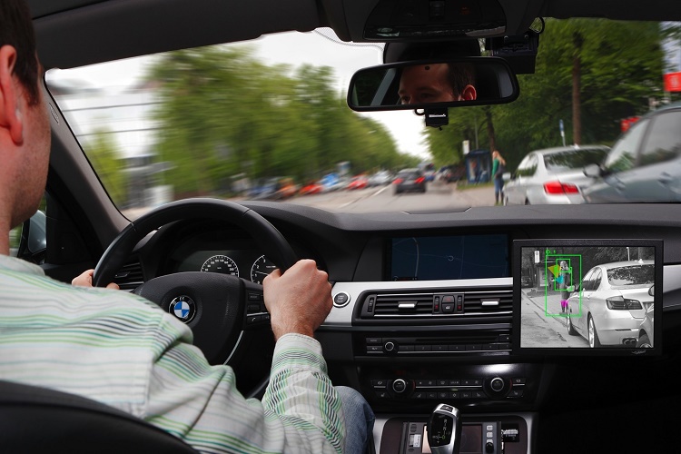 寶馬也做自動(dòng)駕駛 卻與Google思維迥異