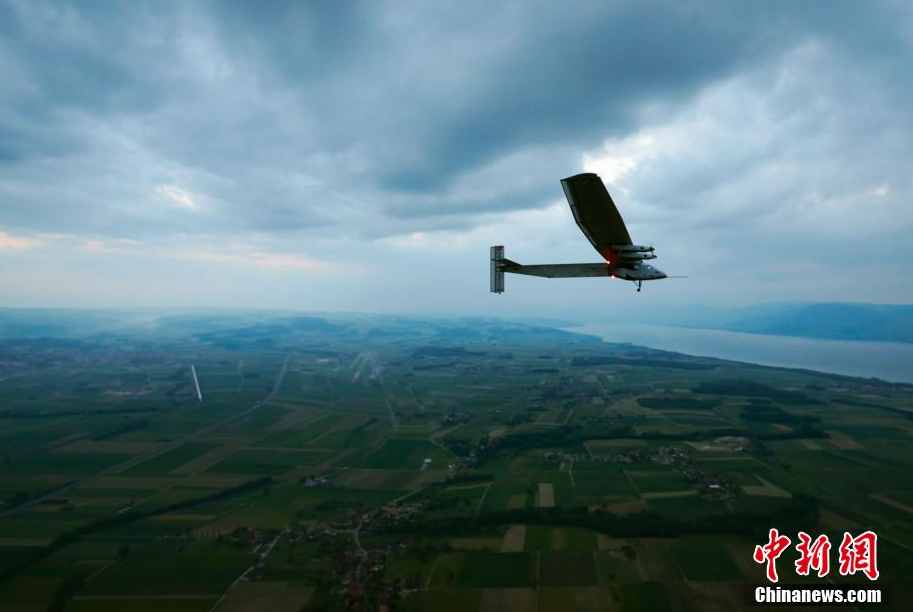 全球最大太陽能飛機(jī)瑞士首飛 寬72米1.7萬塊電池 