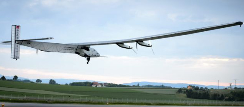 全球最大太陽能飛機(jī)瑞士首飛 寬72米1.7萬塊電池 