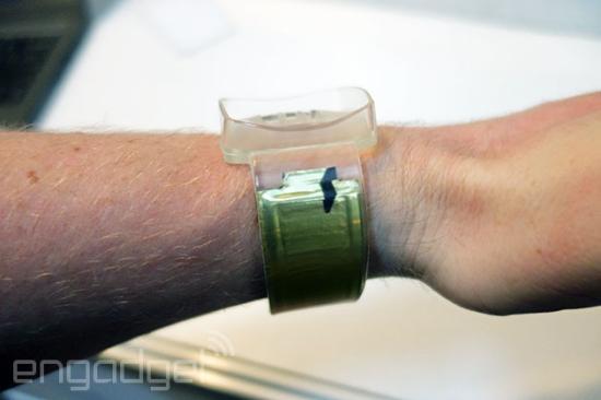 柔性陶瓷鋰電池推出 智能手表續(xù)航難題被攻破