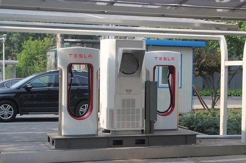 打消充電顧慮 特斯拉北京首個太陽能超級充電站建成
