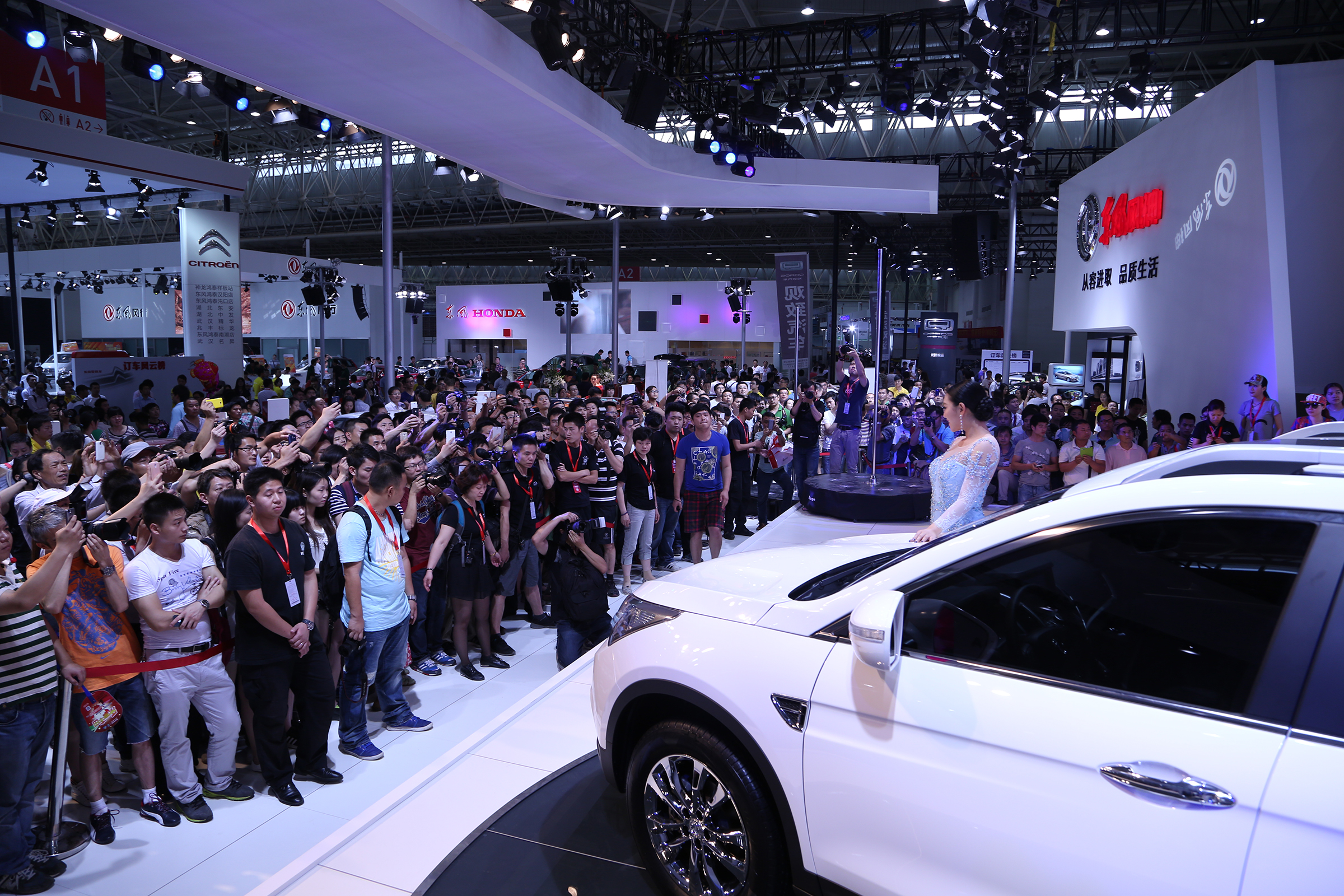 部分全國政協委員“把脈”新能源汽車推廣